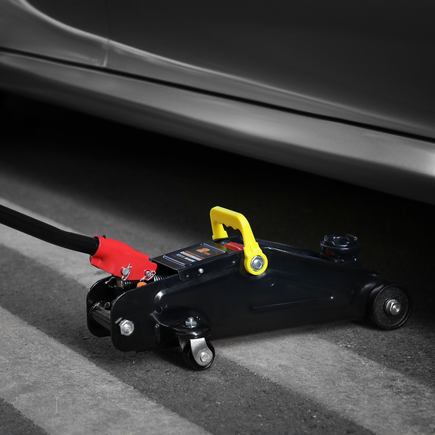 Hydraulic Floor Jack - 2 Ton Load-Bearing - Bulit-in Handle/ 4 Wheels - w/ Case