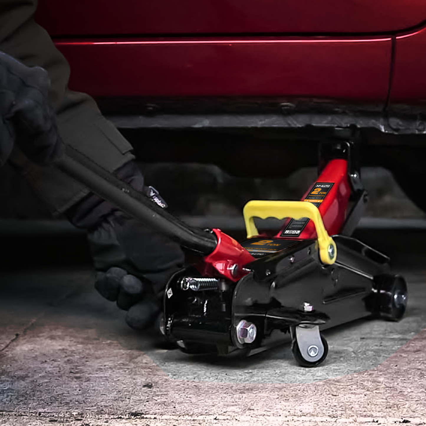 Hydraulic Floor Jack - 2 Ton Load-Bearing - Bulit-in Handle/ 4 Wheels - w/ Case