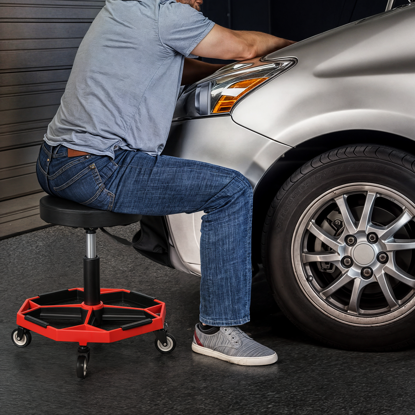 Roller Seat - Round - 16.5-22 in. Adjustable Height - Built-in Tray - Black/Red