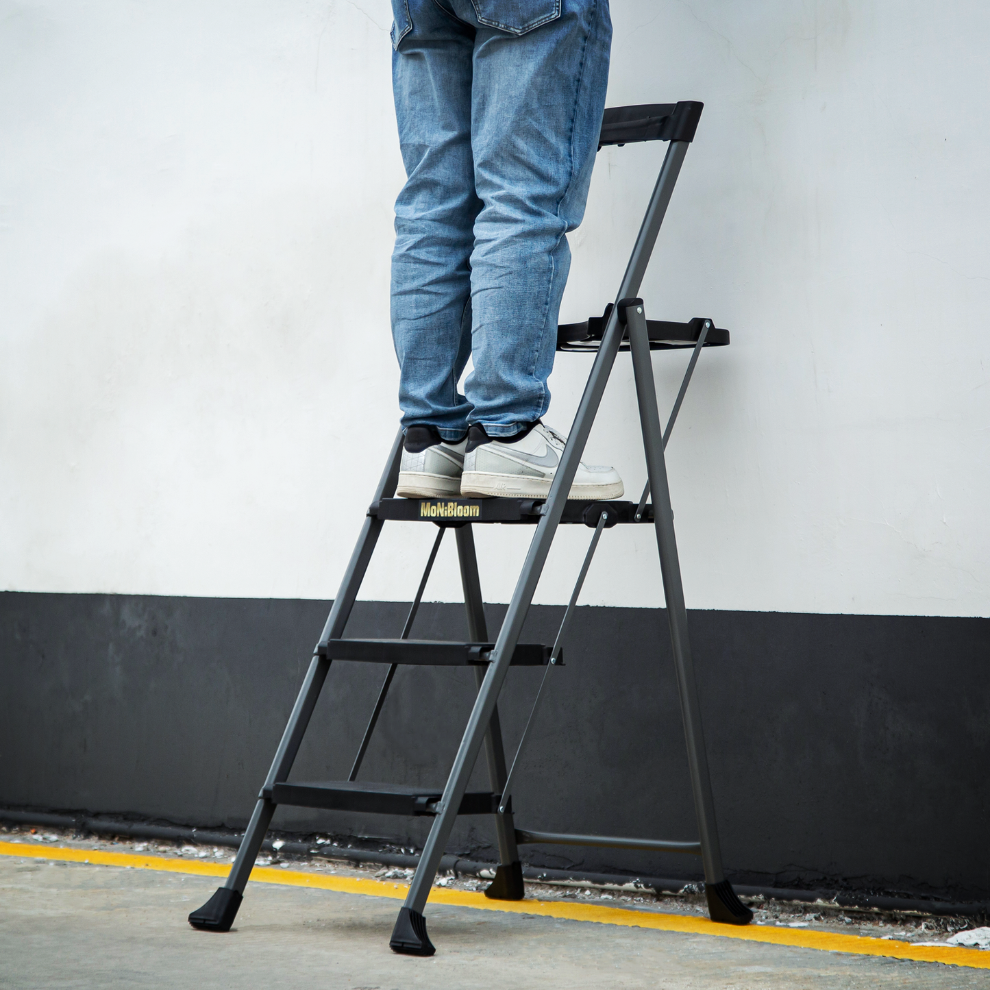 Tool Holder Handle Folding Step Ladder w/Tool Tray - 3 Steps 4.43 ft/53.1", Black