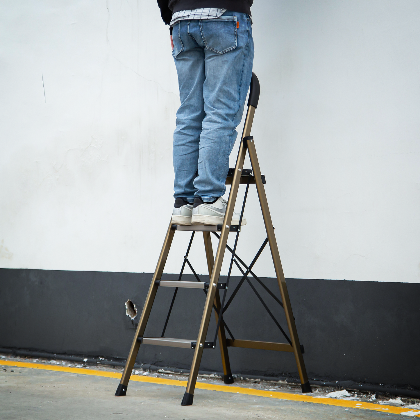 U-Shaped Padded Handle Folding Step Ladder - 4 Steps 4.74 ft/56.9", Gold