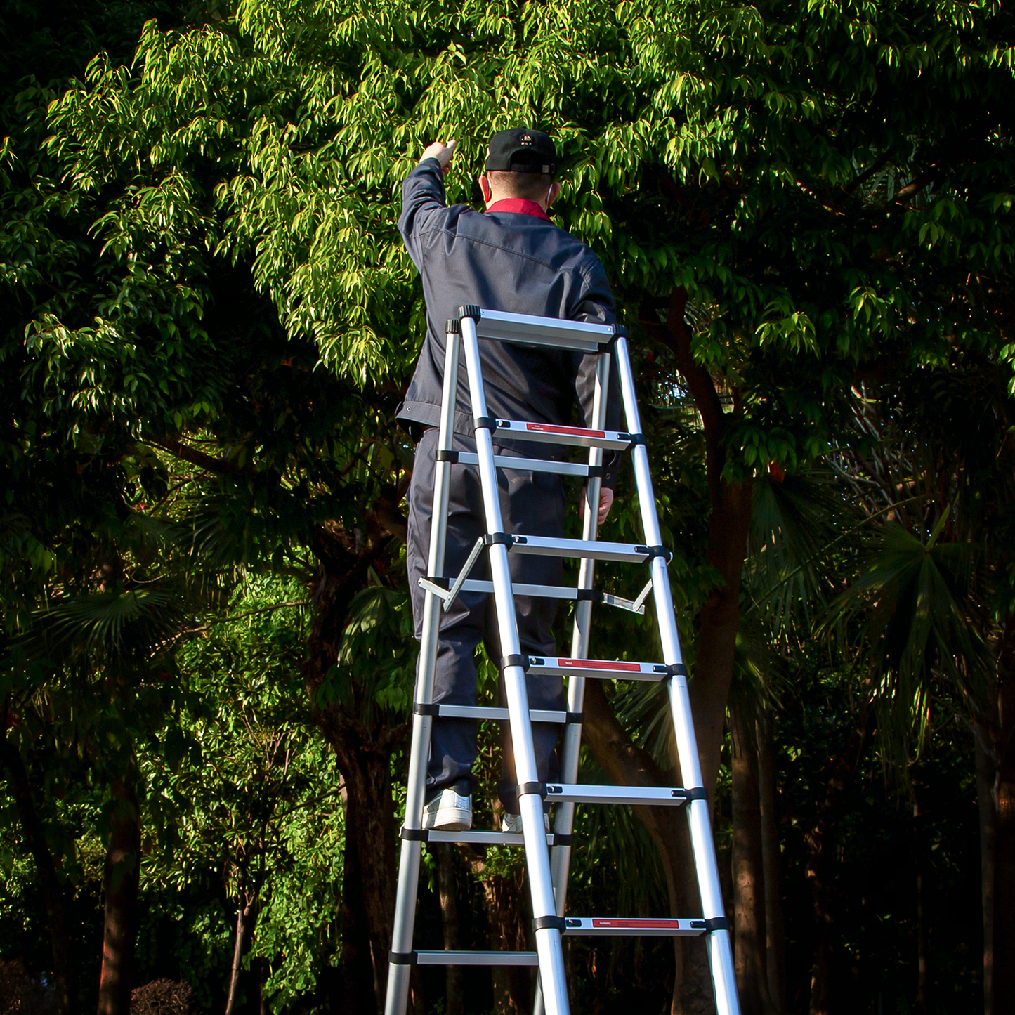 A-Frame Telescoping Ladder w/Stabilizer Bar - 11 Steps 10.17 ft/122.0", Black/Siiver