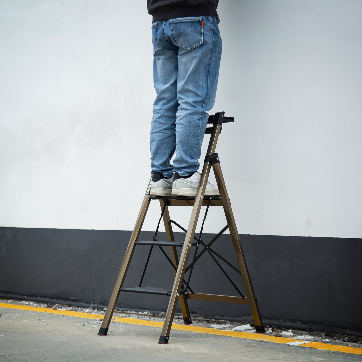 Folding Step Ladder w/Tool Tray - 3 Steps 3.71 ft/44.5", Black/Gold
