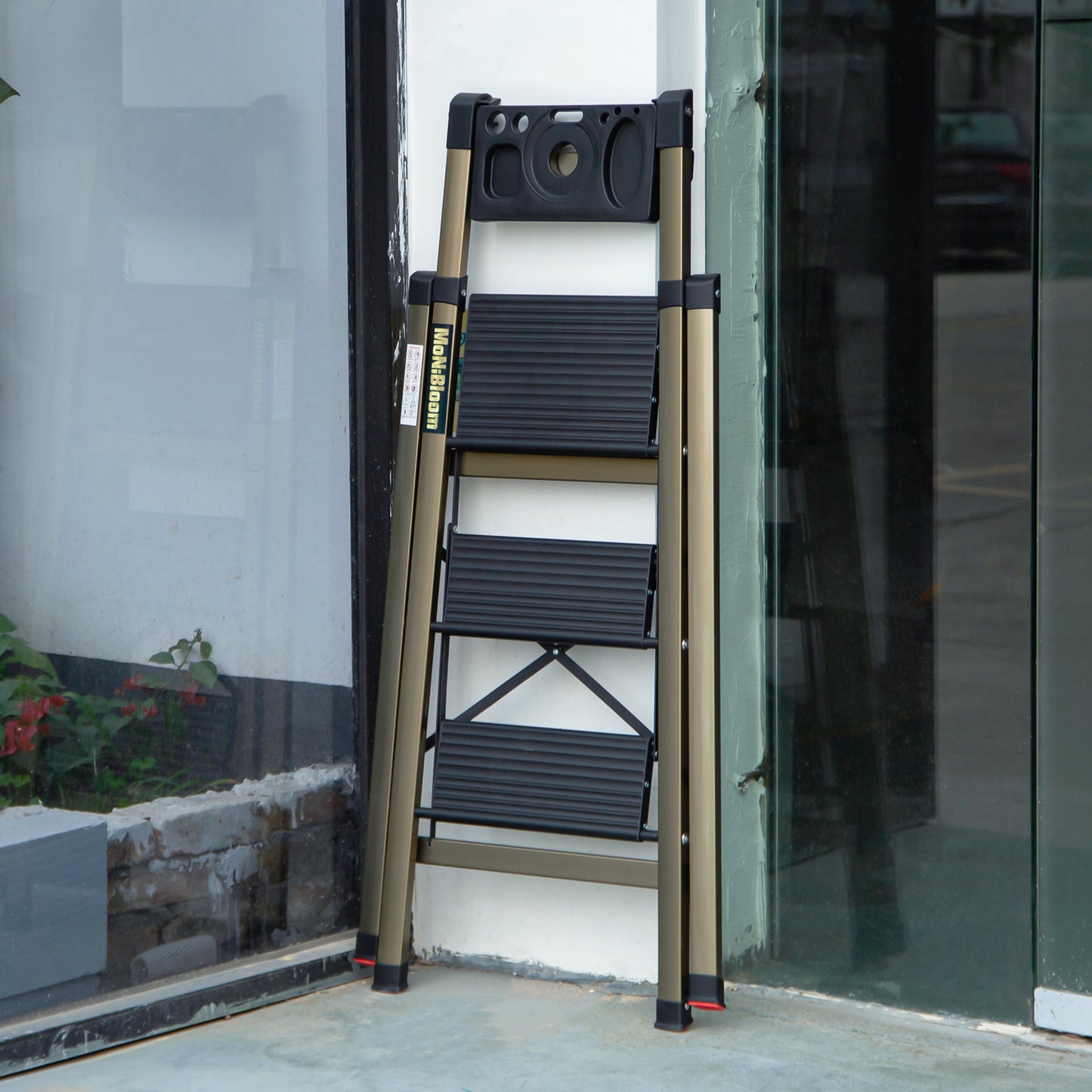 Folding Step Ladder w/Tool Tray - 3 Steps 3.71 ft/44.5", Black/Gold