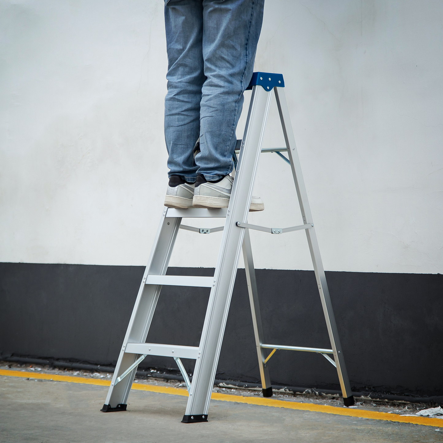 A-Frame Folding Ladder w/Tool Tray - 4 Steps 4.05 ft/48.6", Blue/Silver