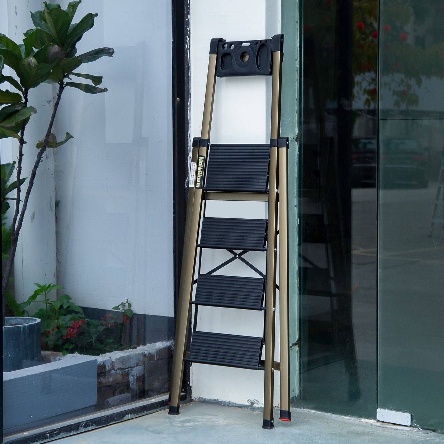 Folding Step Ladder w/Tool Tray - 4 Steps 5.17 ft/62.0", Black/Gold